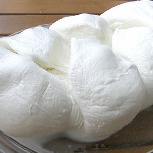 Mozzarella di bufala campana Dop a treccia