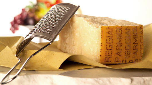 Parmigiano Reggiano DOP, vaccino, a pasta dura granulosa