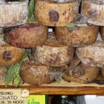 Pecorino stagionato in foglie di noce