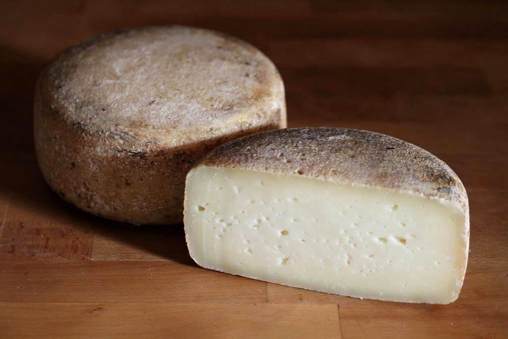 Pecorino di Norcia, stagionato in fossa o grotta PAT dell'Umbria