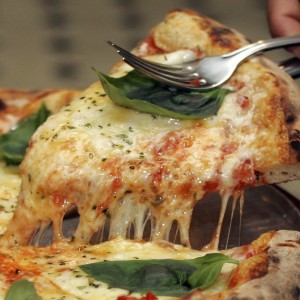 Per una pizza perfetta ci vuole la Mozzarella: la Scienza conferma