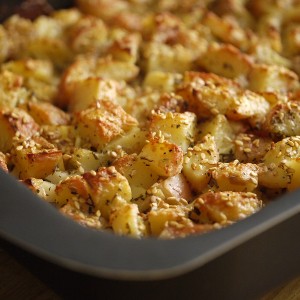 Un piatto unico: patate gratinate con formaggi