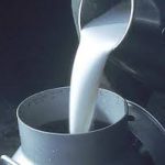 Un buon bicchiere di latte crudo, dal distributore naturalmente